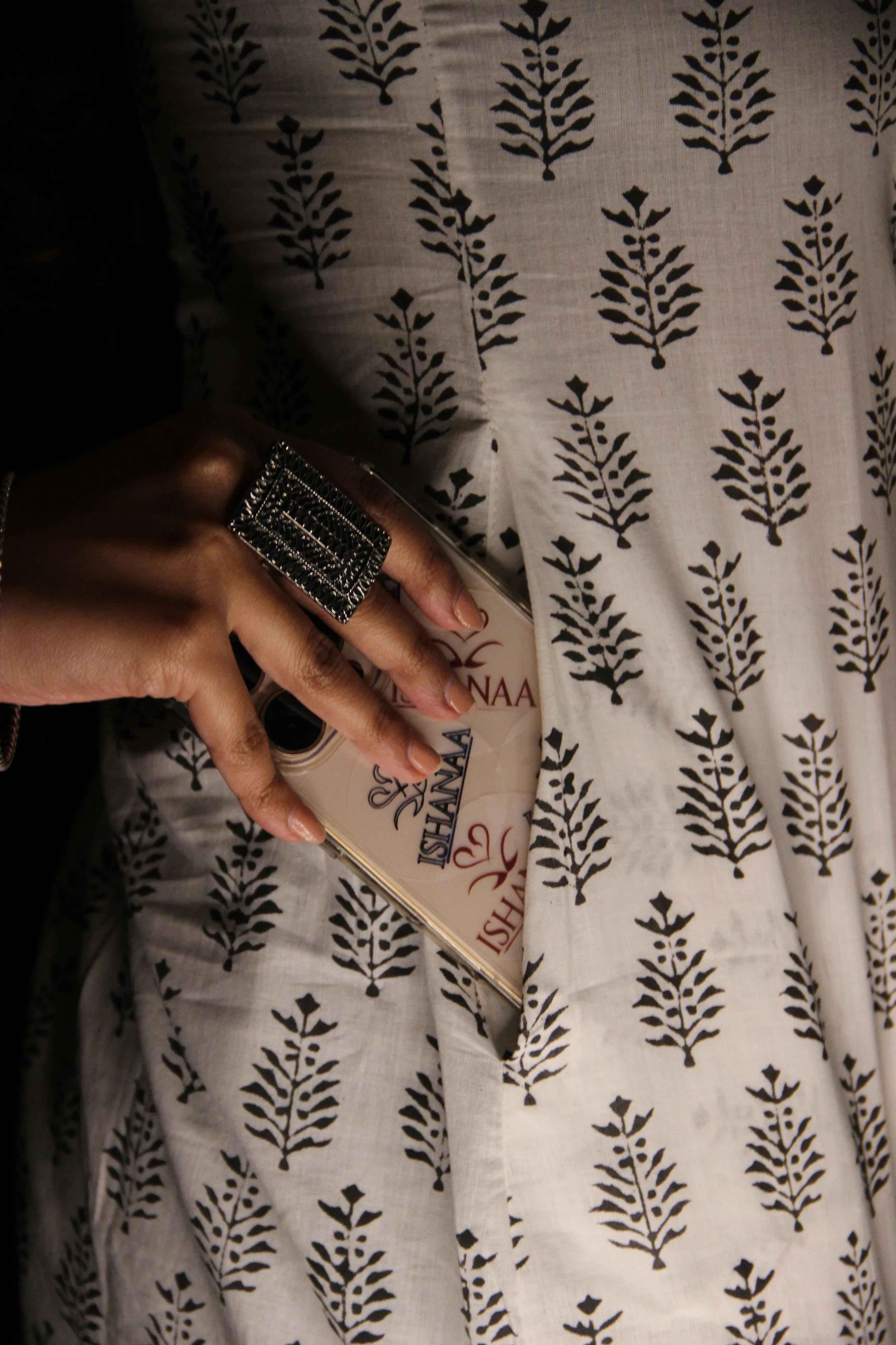 Simran - White Black Leaf Print Sleeveless Kurti (With Pockets)